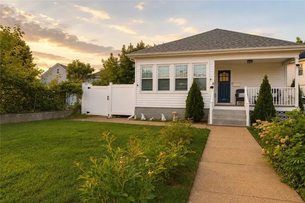 6 Warwick Rd, Pawtucket