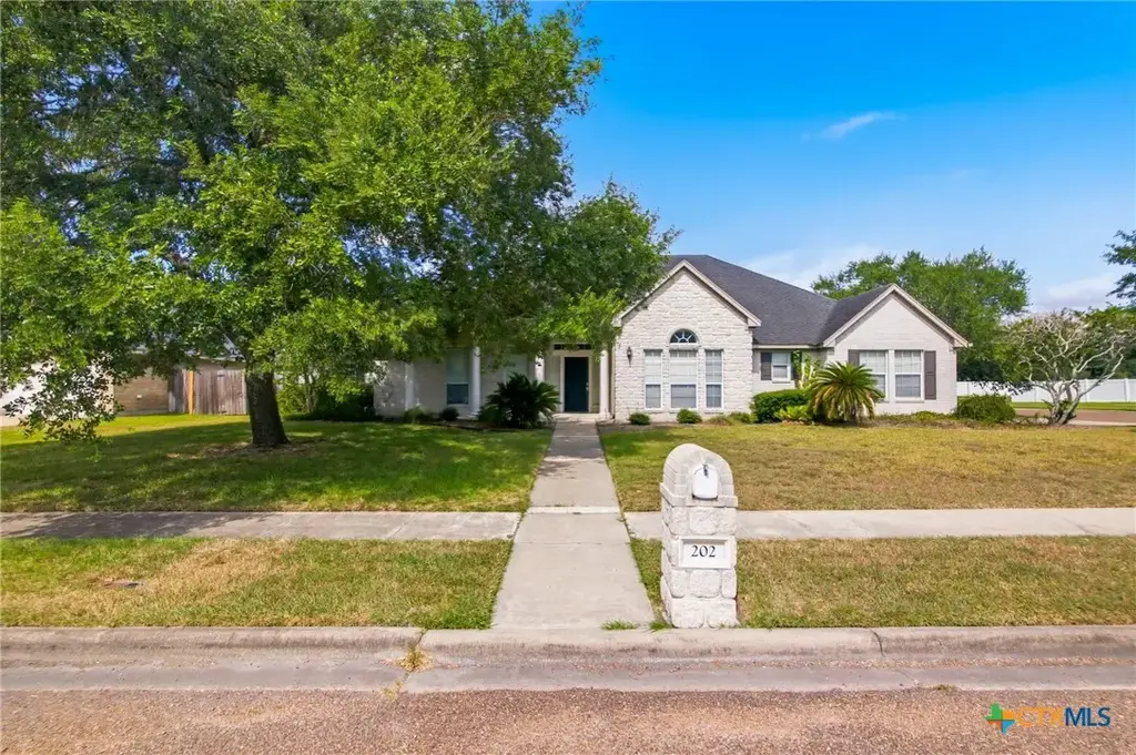 202 Ridge View, Victoria