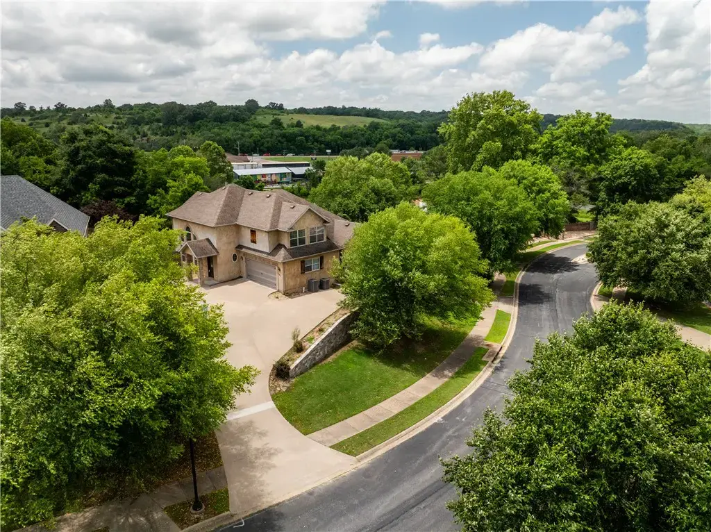 3901 Nw Creekstone Boulevard, Bentonville