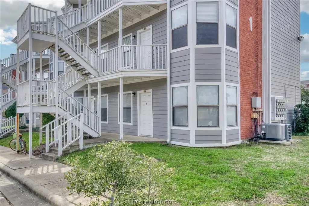 4441 Old College Road 1103, Bryan