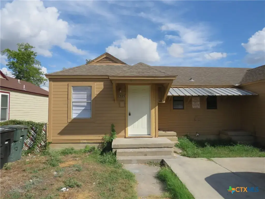 1305 S 5th Street, Temple