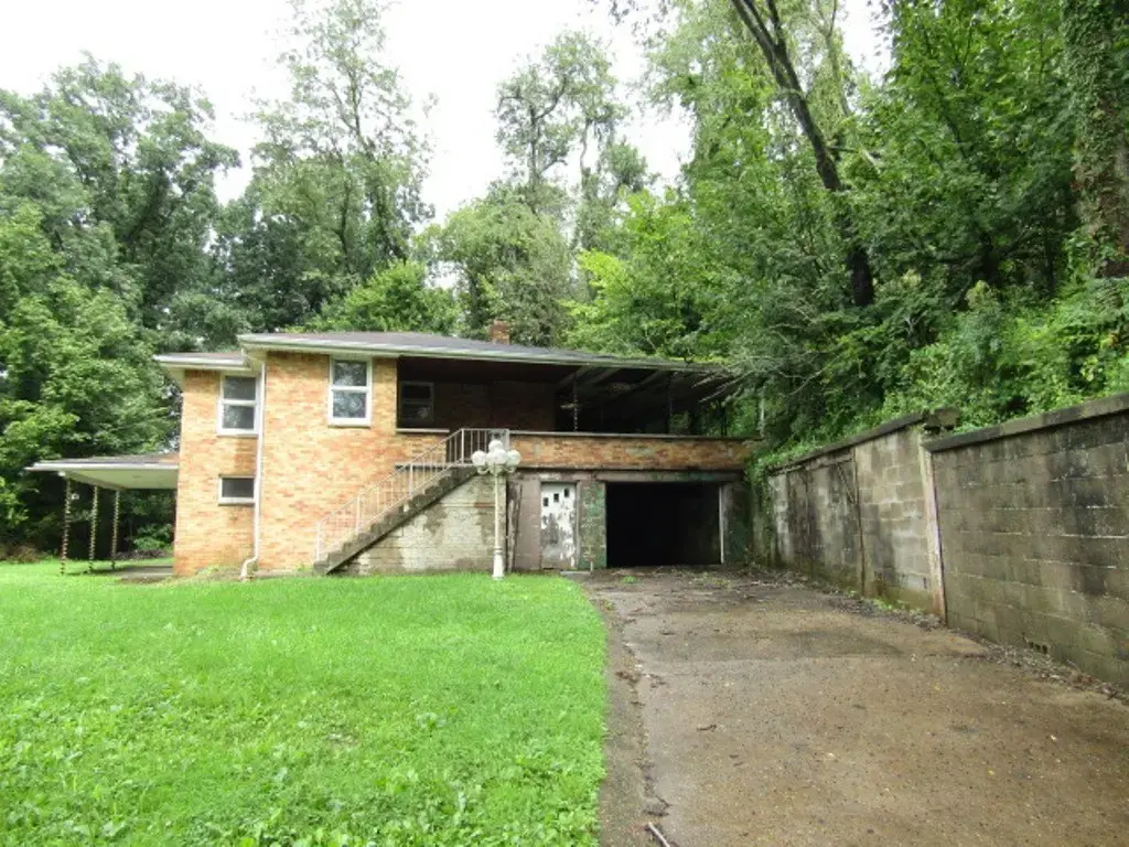 4107 Miracle Ridge Road , Forward