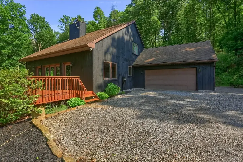 707 Little Creek Road, Connoquenessing