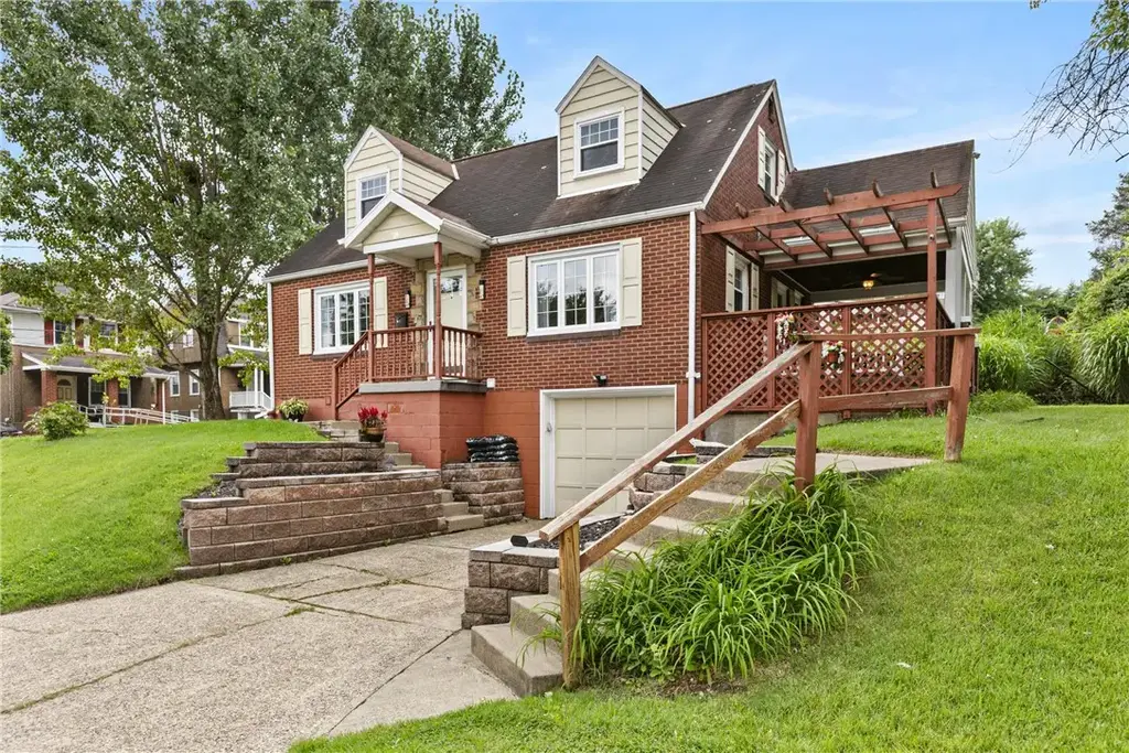 921 Athalia Avenue , Monessen