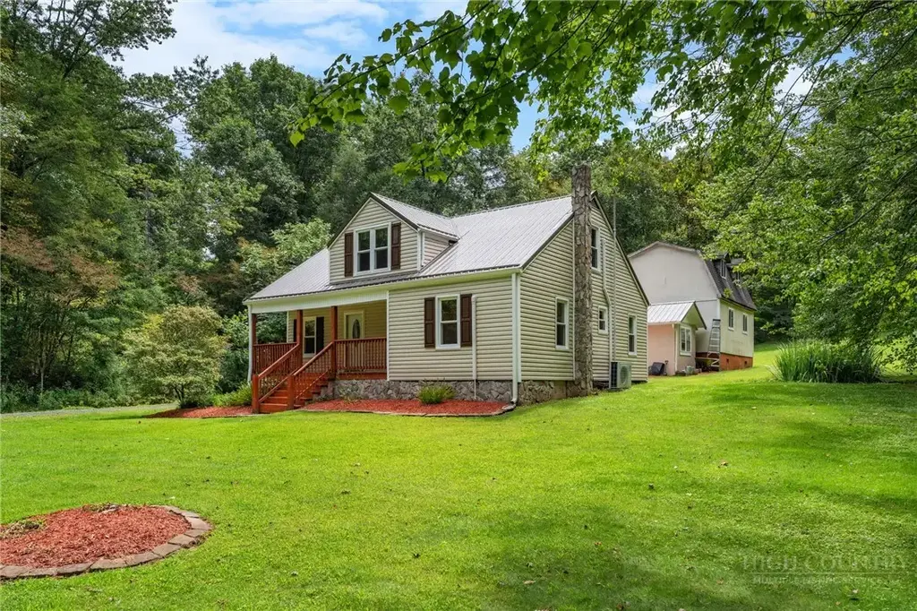 2253 Deep Ford Road, Lansing