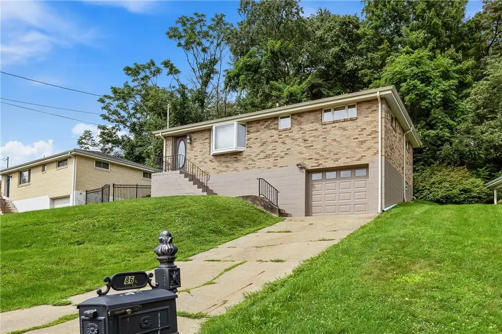 86 Thorncrest Drive, Stowe