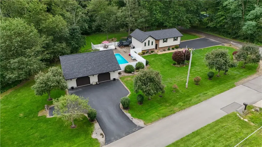 725 Niagara Trail , Coolspring