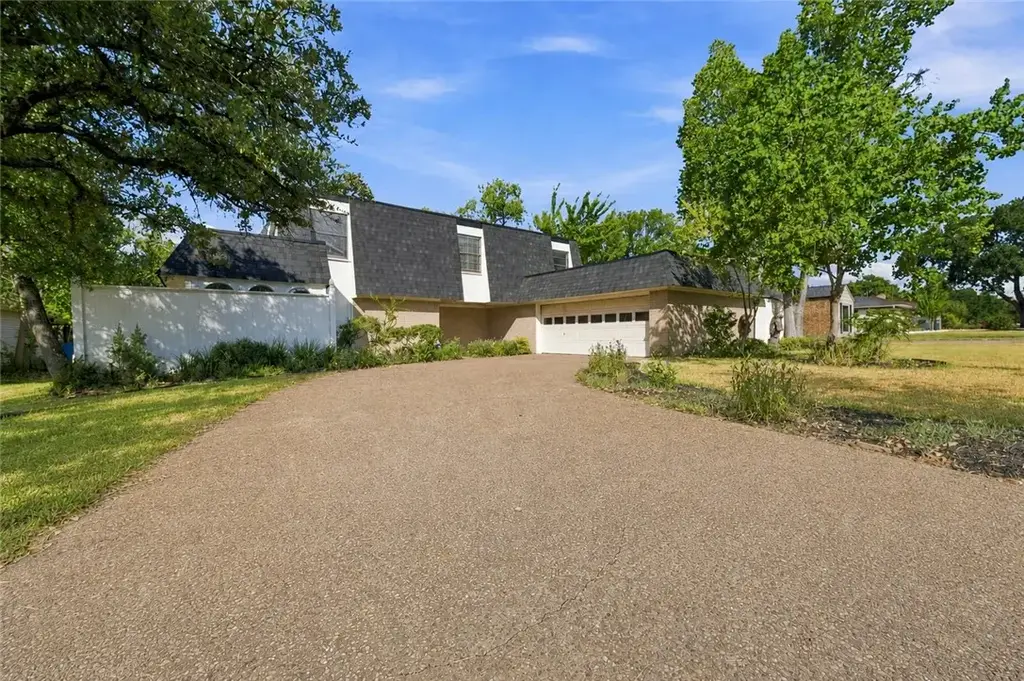 2705 Arbor Drive, Bryan