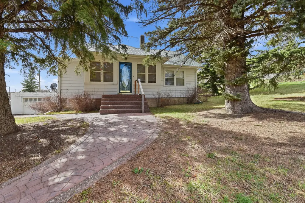 175 Main Street N, Highwood