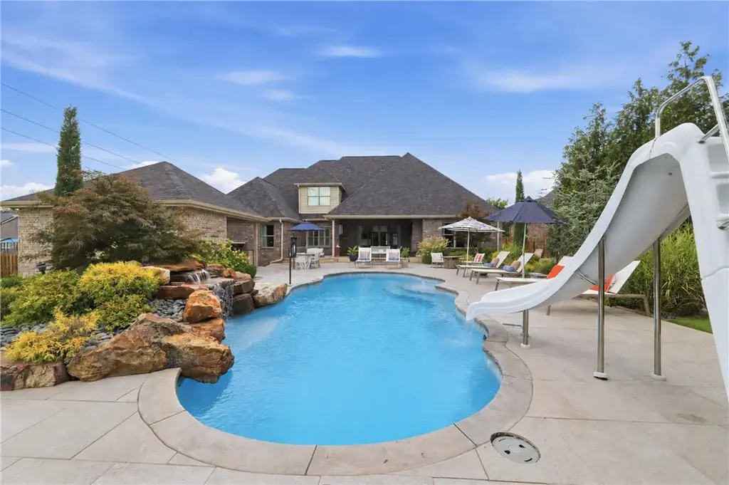 325 Angel Falls Lane, Springdale