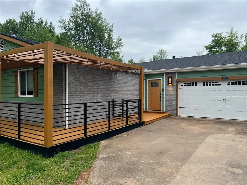 224 Jan Lynn Street, Siloam Springs