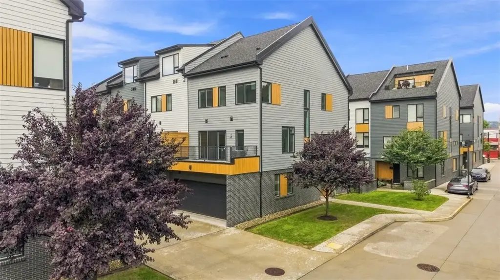 5571 Berlin Way, Lawrenceville