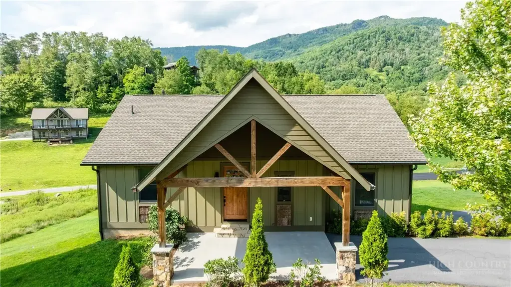 128 Snow Fox Lane, Banner Elk