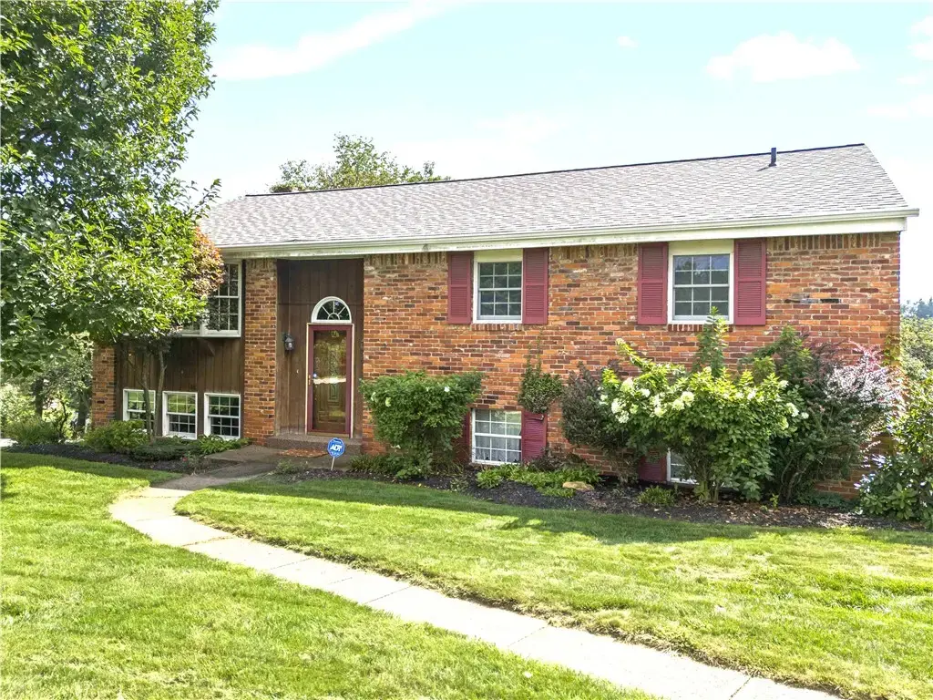 806 Longvue Drive, Chartiers