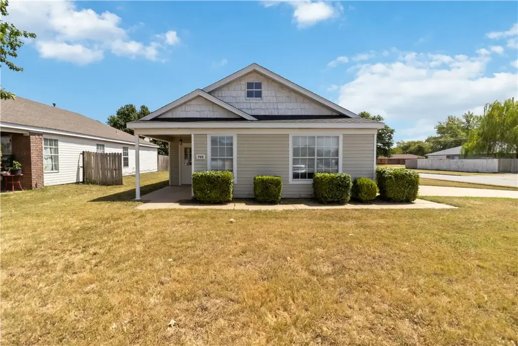 765 Hackberry, Springdale