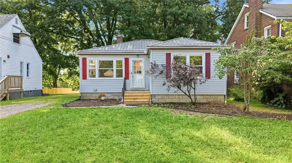 967 Bechtol Avenue , Sharon