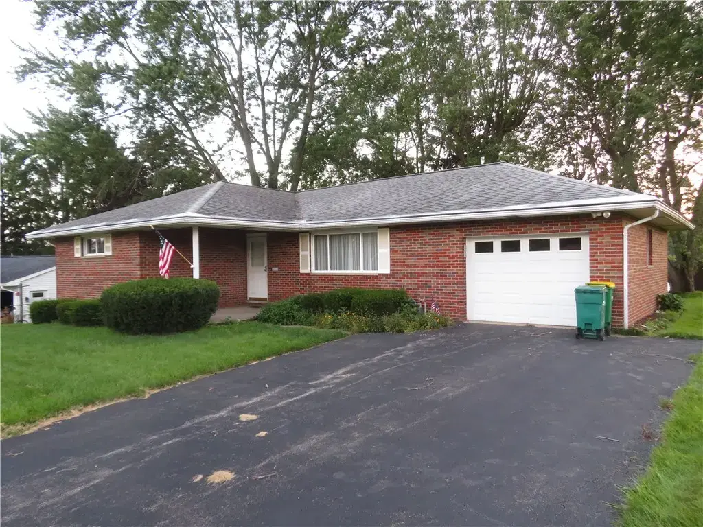 119 Elizabeth Drive, Twp of But NW