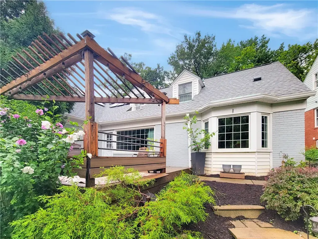 1536 Cochran Road , Mt Lebanon