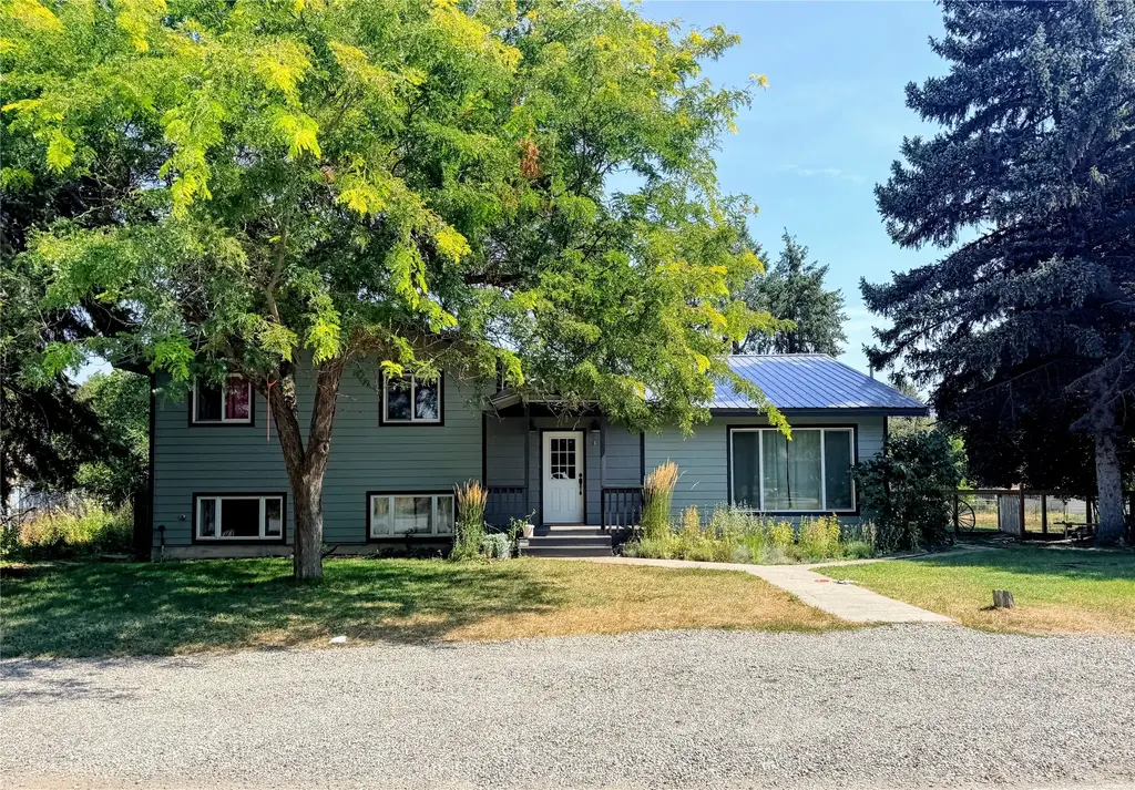 604 W 3rd Street, Plains