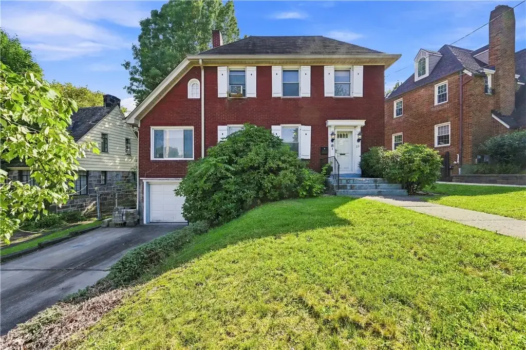 211 Newburn Drive , Mt Lebanon
