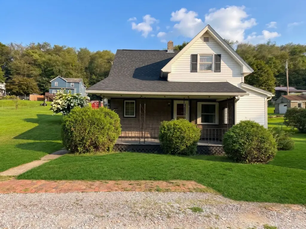 247 Railroad Street, Hyde Park