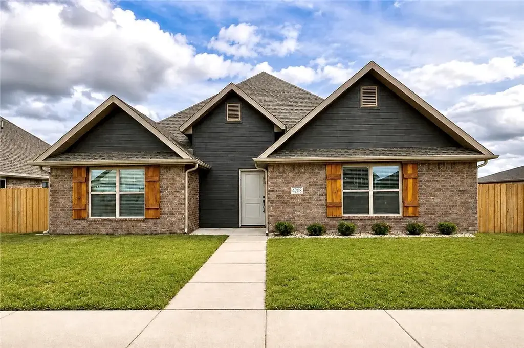 4203 Sw Pawhuska Street, Bentonville
