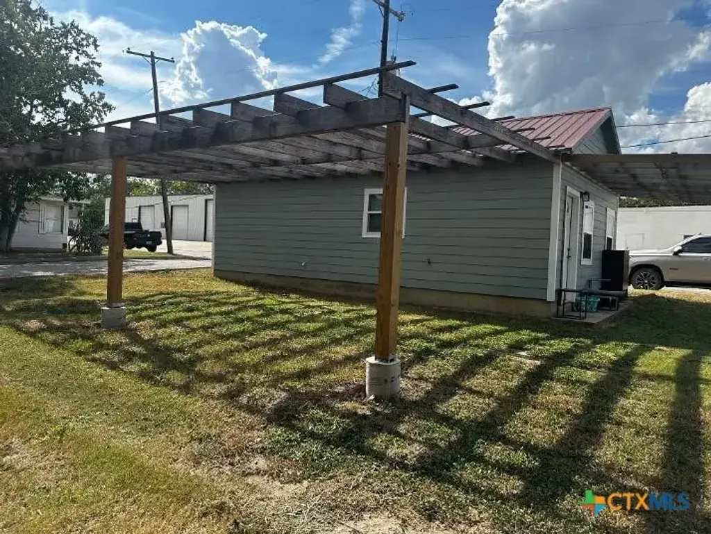 1607 St Joseph B, Gonzales