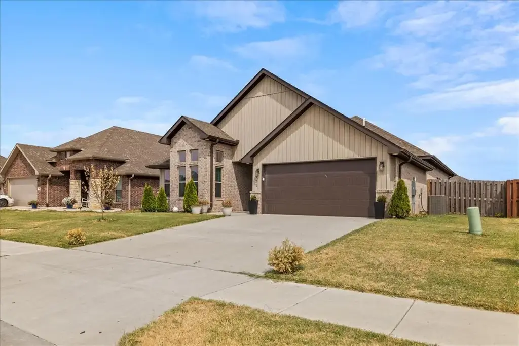971 Pink Lady Place, Bentonville