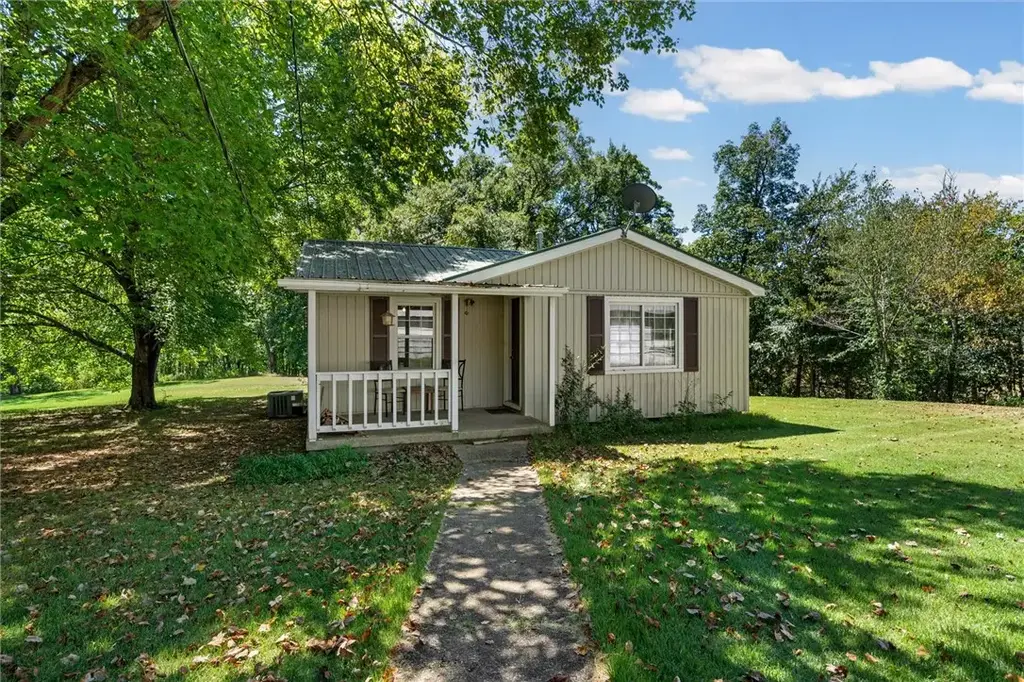17119 Highway 16, St Paul