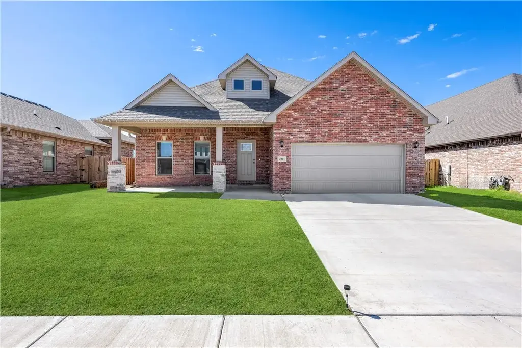 2041 Tallgrass Terrace, Centerton