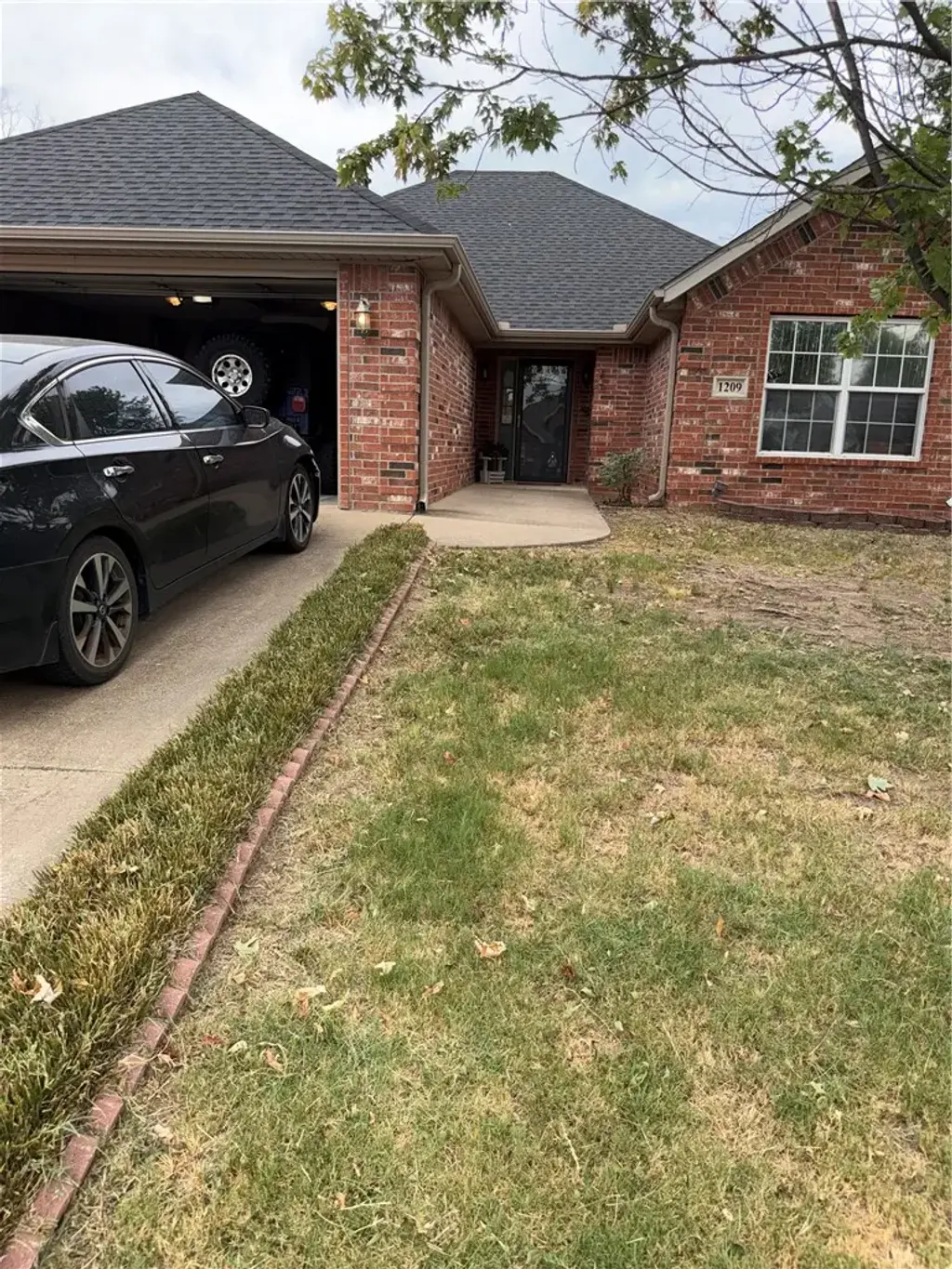 1209 E Freedom, Siloam Springs