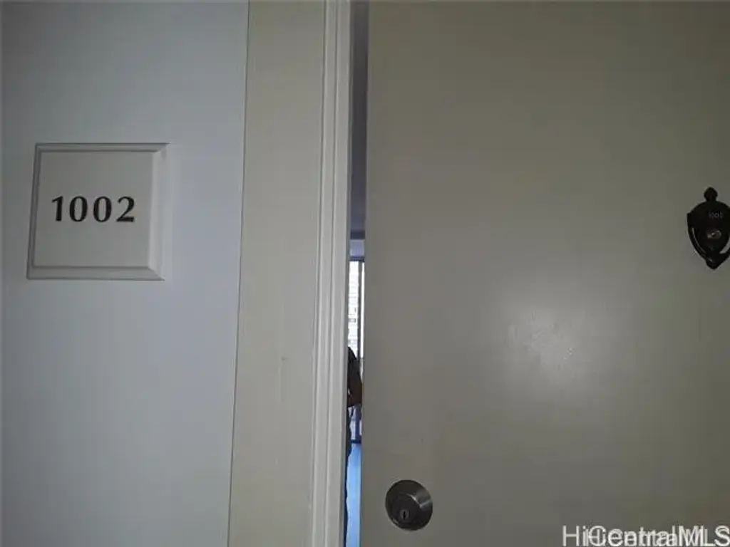 430 Kaiolu Street # 1002, Honolulu