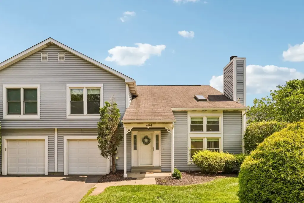 404 Chandler Place, Brighton Heights