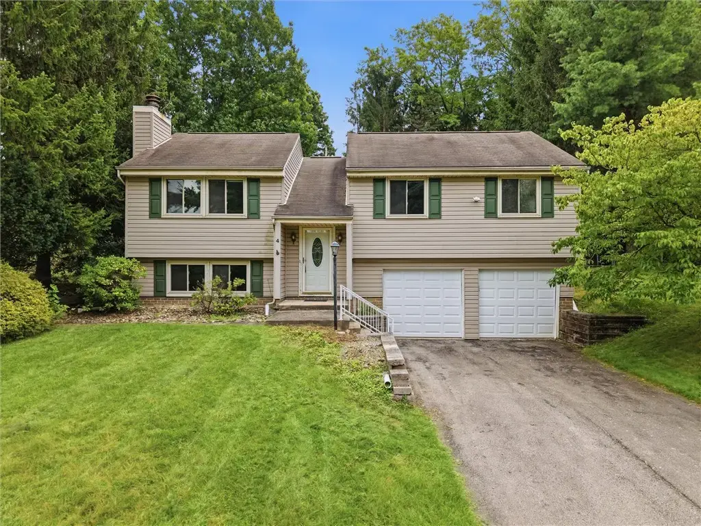 4 Holyoke Drive , City of Greensburg
