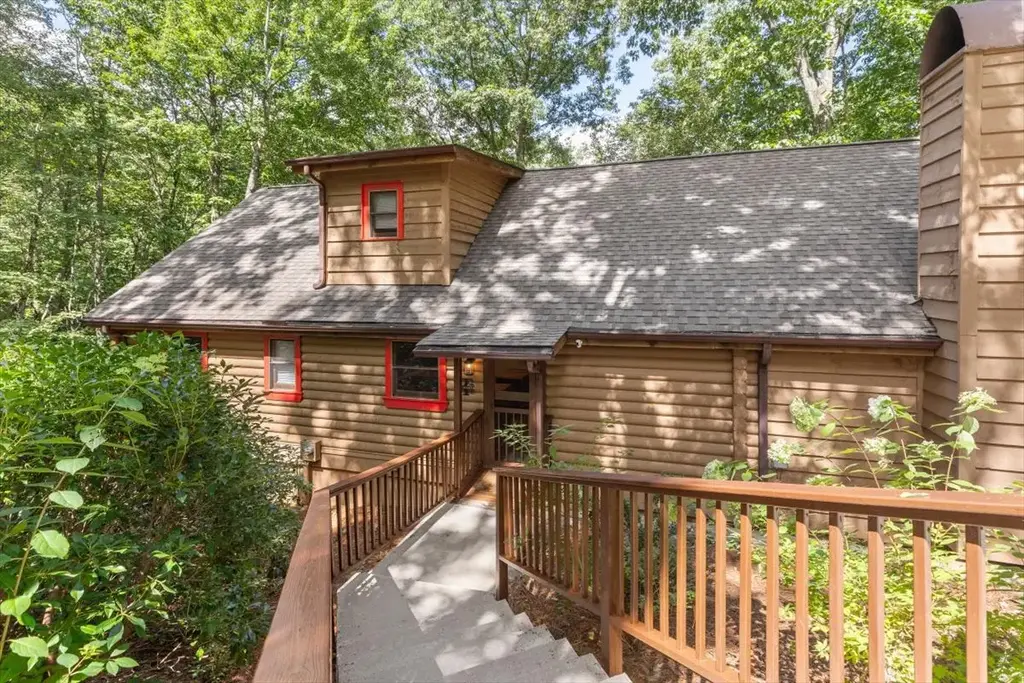 948 Hickory Drive, Sapphire