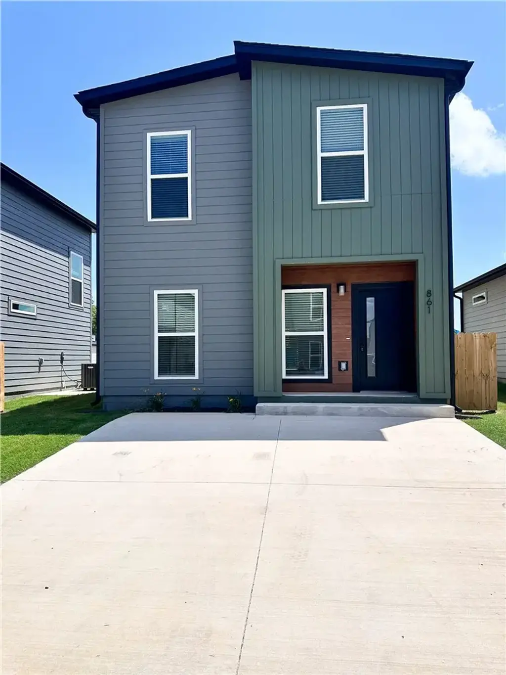 861 States Avenue, Bentonville