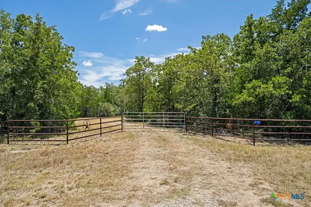 3750 Fm 2237, Flatonia