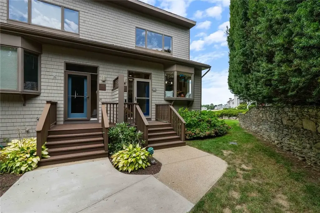 138 Windward Ln, Bristol