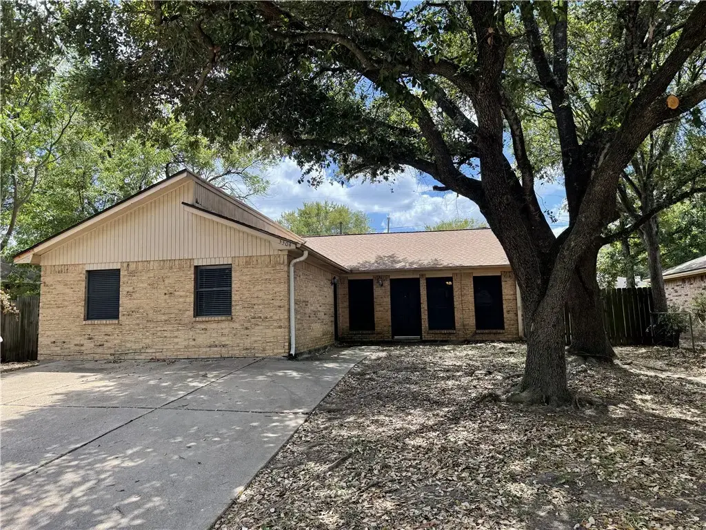 3304 Coastal Drive, College Station