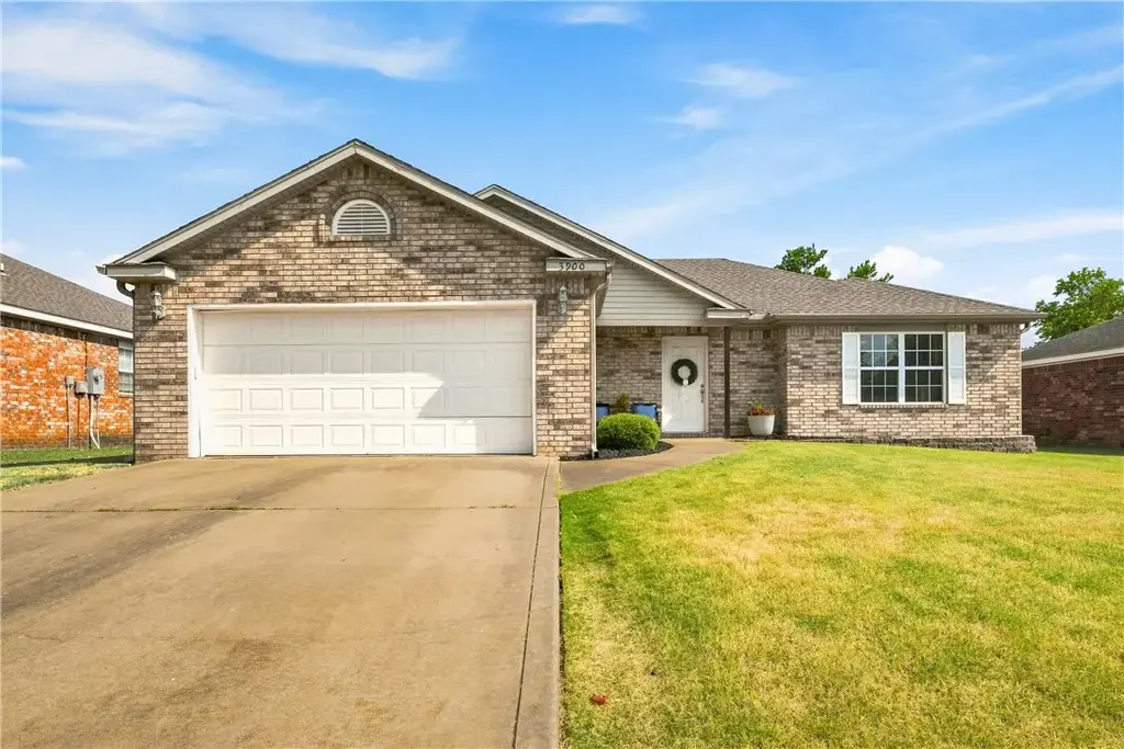 3900 Sw Hansom Loop, Bentonville