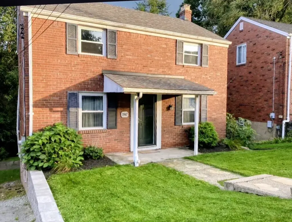 3947 Meadowbrook Boulevard , Brentwood