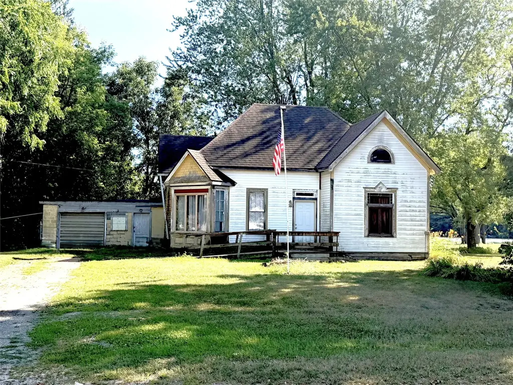 W11463 Halstead Street, Humbird