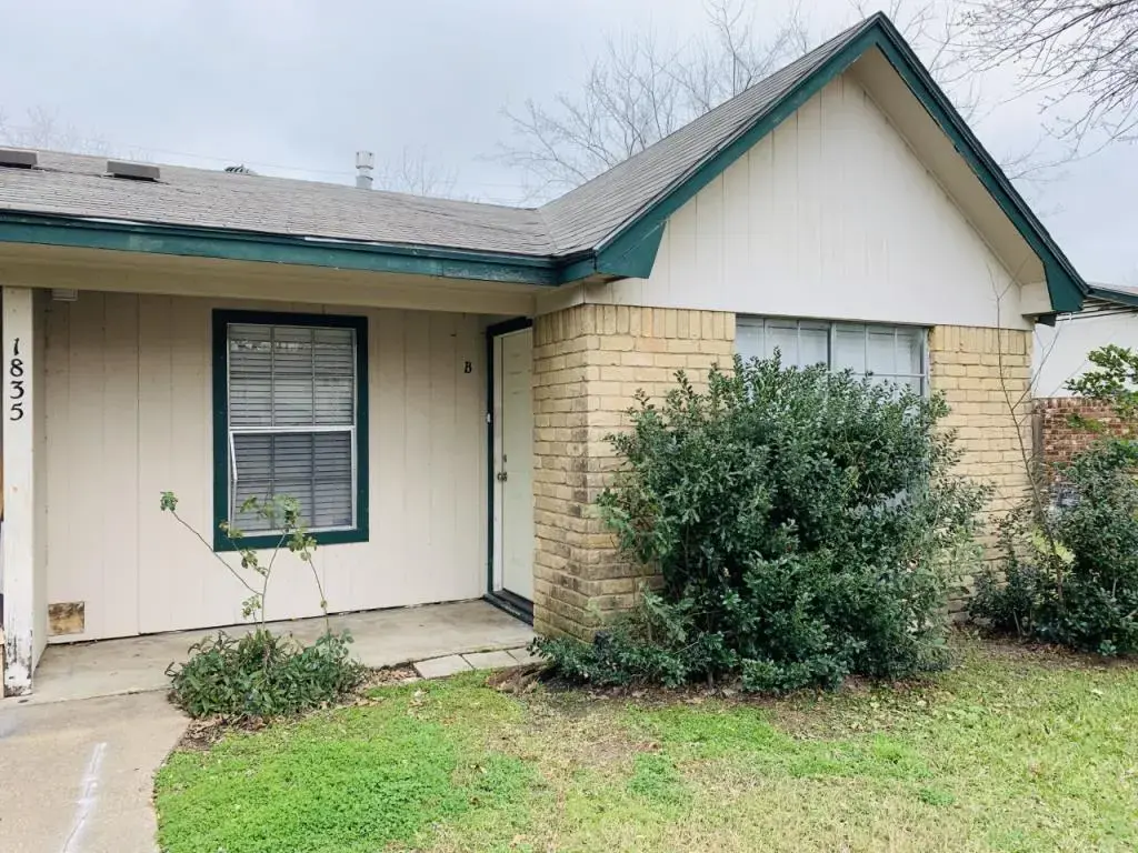1835 Wilde Oak B, Bryan