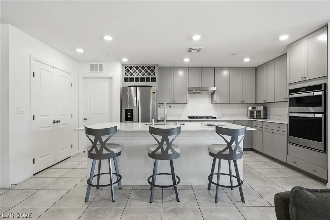 8370 Vinamala Avenue, Las Vegas