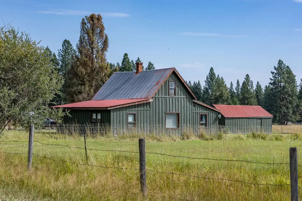 2032 Middle Bear Creek Road, Victor