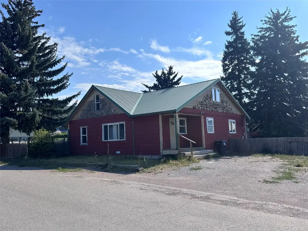 34 1st Street, Drummond