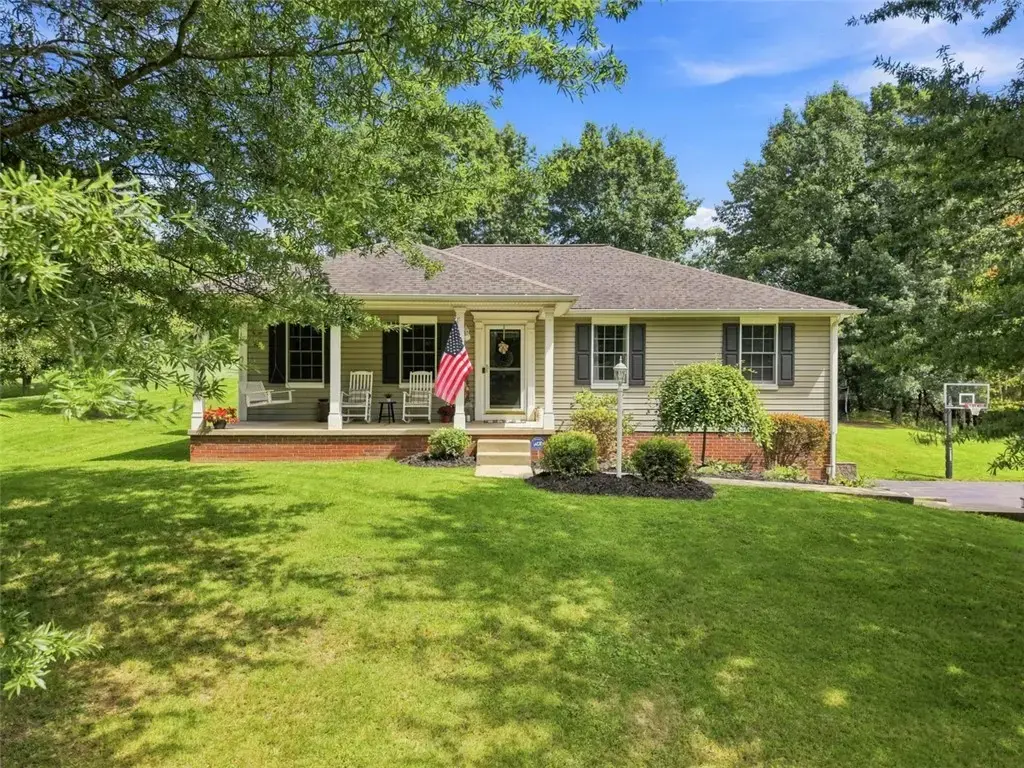 405 Freedom Road , Economy