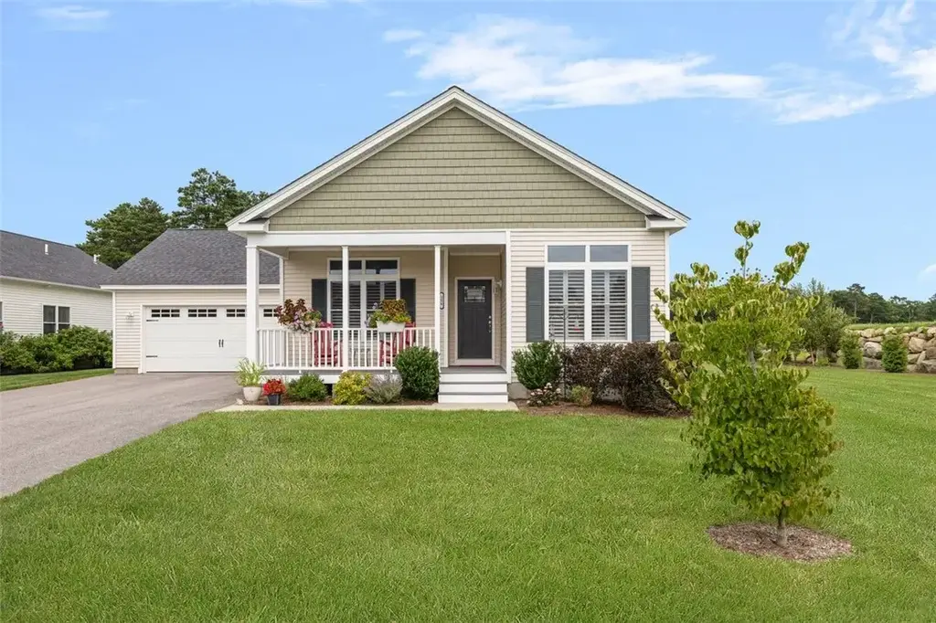 156 Driver Ln, South Kingstown