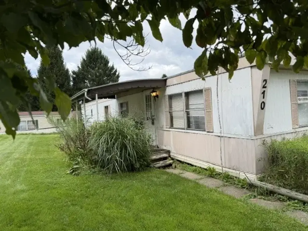 210 Jill Drive 60, Center