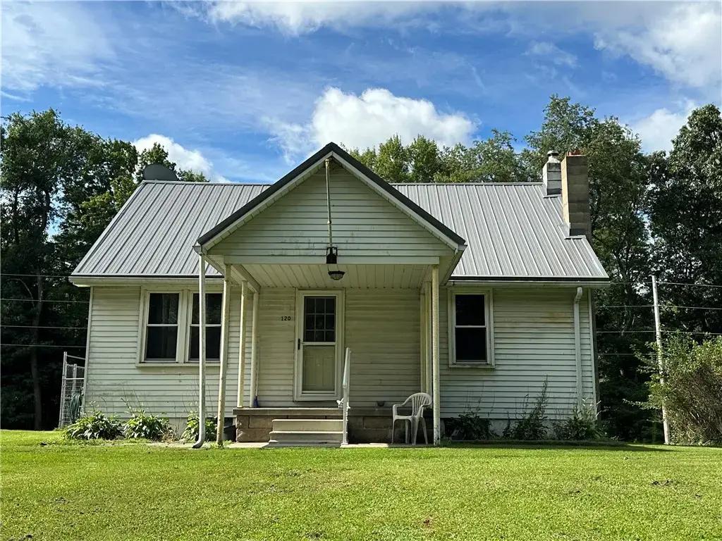 120 Maple Road , Fairview